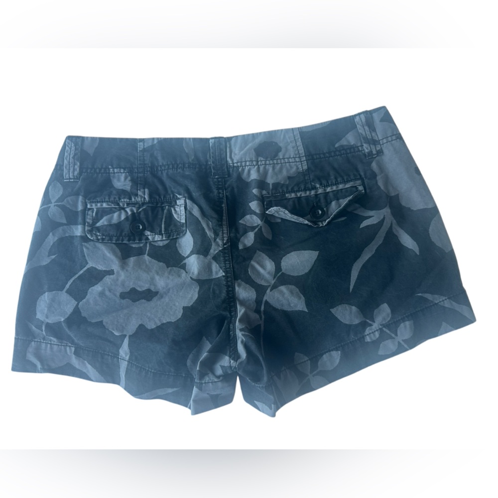 Old Navy Floral Patterned Mid Rise Dress Shorts - Gray - Picture 3 of 8